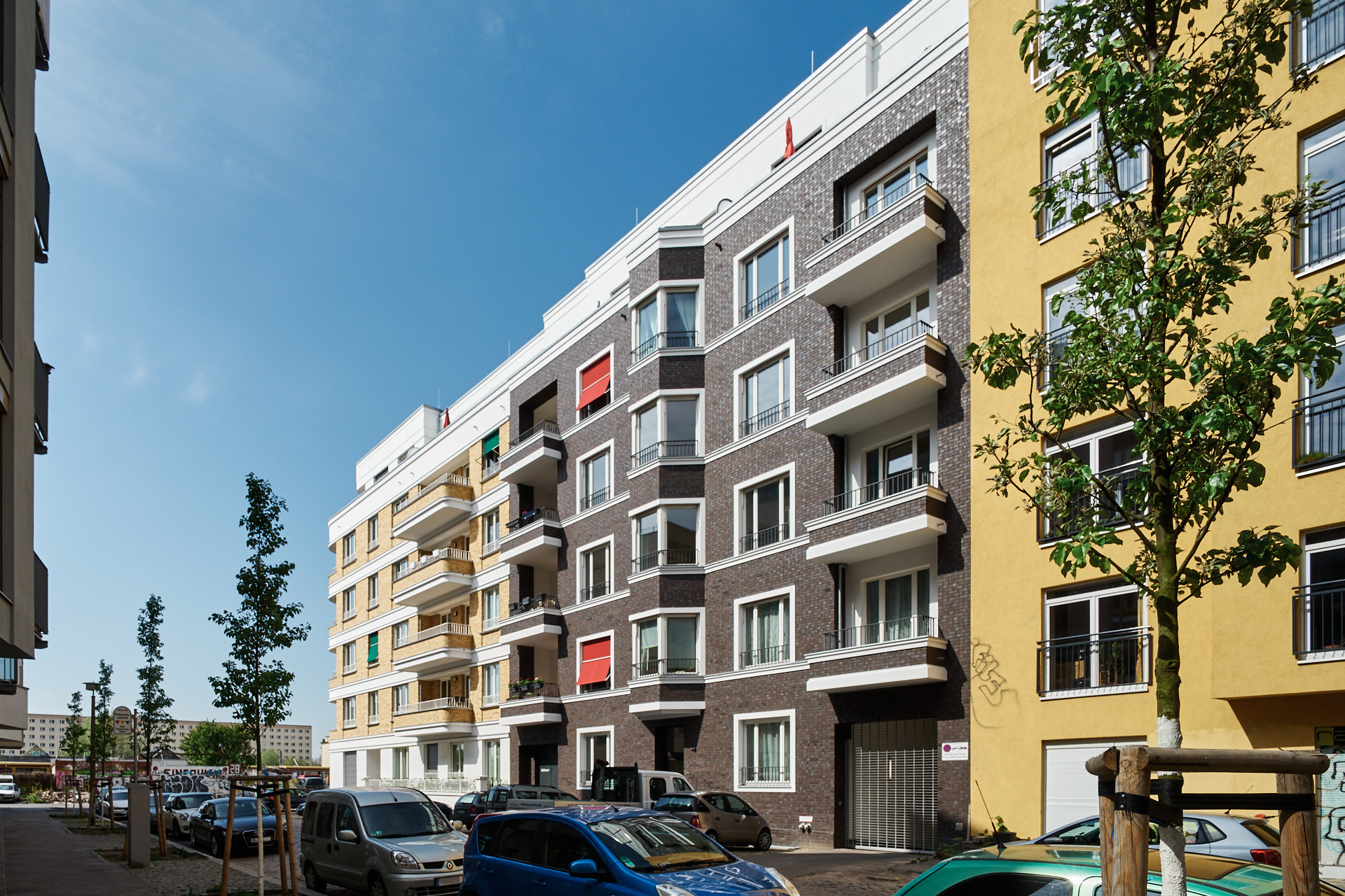 Wohnhaus mit Erker und Loggiaturm, Blick in die Helmerdingstraße, Berlin