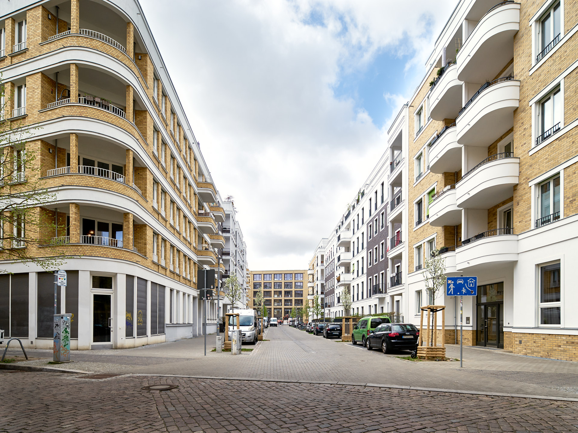 Fertigstellung Döringstraße, Ecke Simplonstraße, Blick auf Revaler Straße 30, Berlin