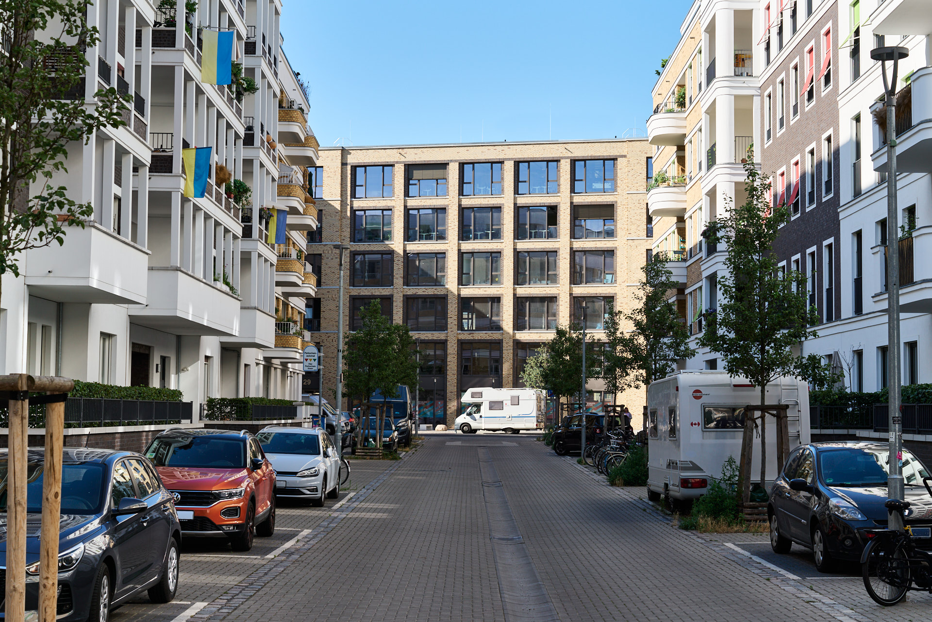 Gewerbeensemble am Bahnhof Ostkreuz, Revaler Straße 30, Blick von Döringstraße, Vorplatz, Berlin